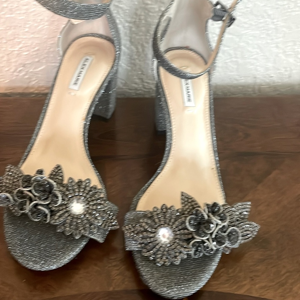 Stylish heels with beautiful design
